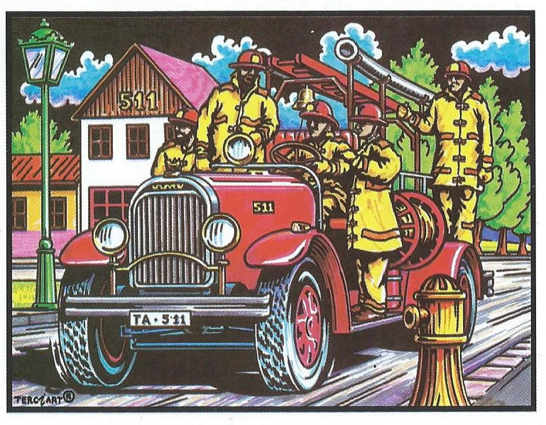 Photo d’un tableau à colorier en relief représentant un ancien camion de pompiers avec des soldats du feu en uniforme.