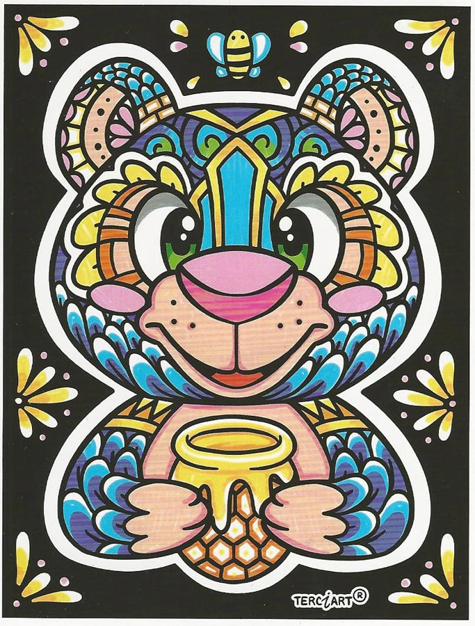 Photo d’un tableau à colorier en relief représentant un ourson tenant un pot de miel décoratif.